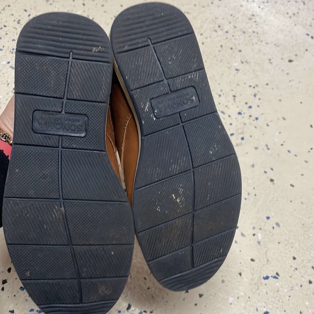 Boys size 2 dress shoes - Picture 3 of 5